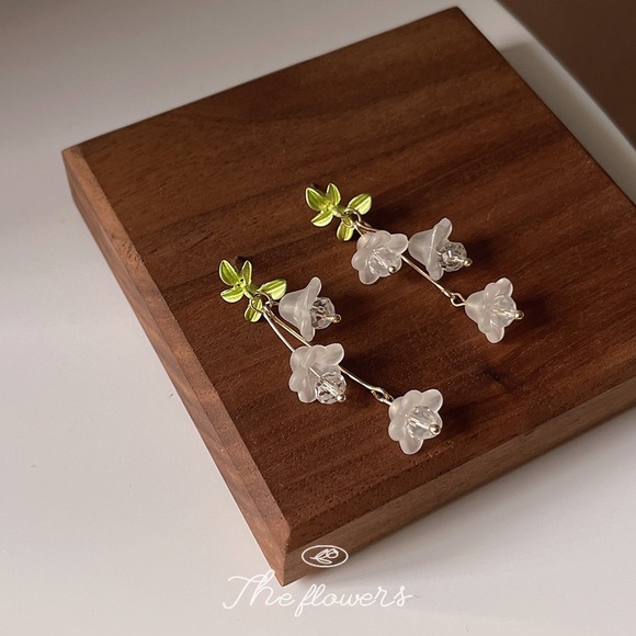 Handmade Green Enamel Flower Tassel Earrings – 925 Silver 🌸✨ - Picture 3 of 7